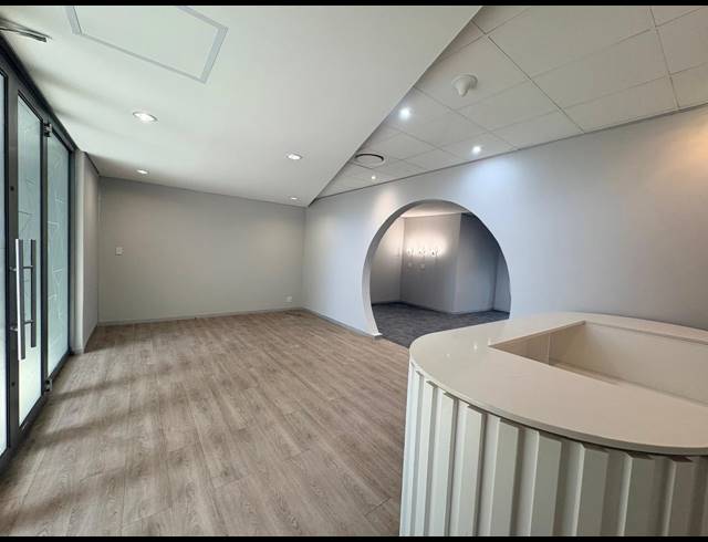 287M² OFFICE TO LET IN MAGALIESSIG
